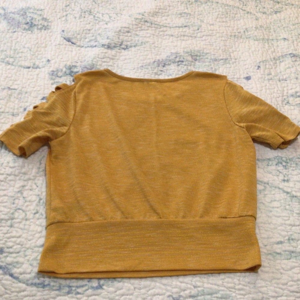 Dry Goods Women’s yellow top - Picture 2 of 5